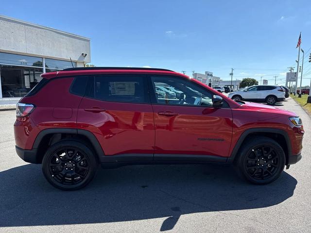 Photo of 2026 red hot pearlcoat Jeep Compass