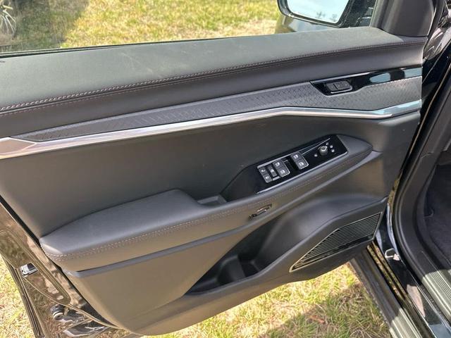 Photo of 2025 Diamond Black Crystal Pearlcoat Jeep Wagoneer S