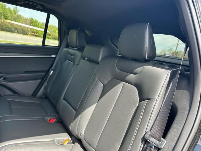 Photo of 2025 Diamond Black Crystal Pearlcoat Jeep Wagoneer S