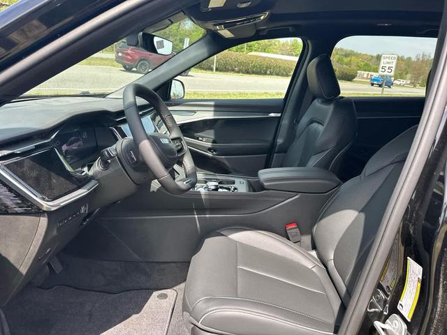 Photo of 2025 Diamond Black Crystal Pearlcoat Jeep Wagoneer S