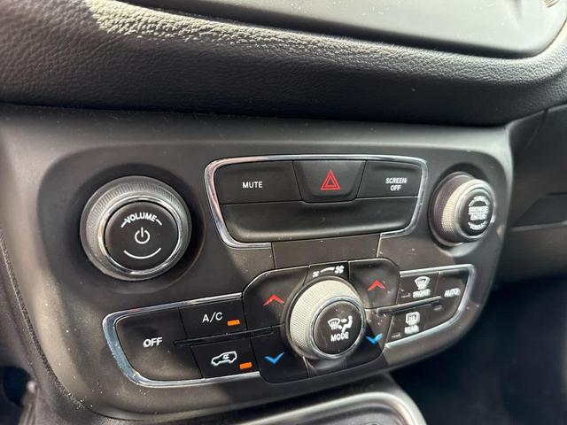 Photo of 2019 White Clearcoat Jeep Compass