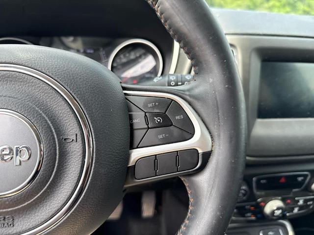 Photo of 2019 White Clearcoat Jeep Compass