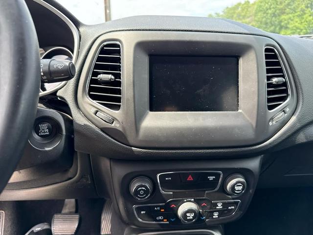 Photo of 2019 White Clearcoat Jeep Compass