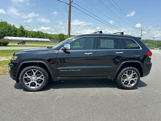 Photo of 2019 Diamond Black Crystal Pearlcoat Jeep Grand Cherokee
