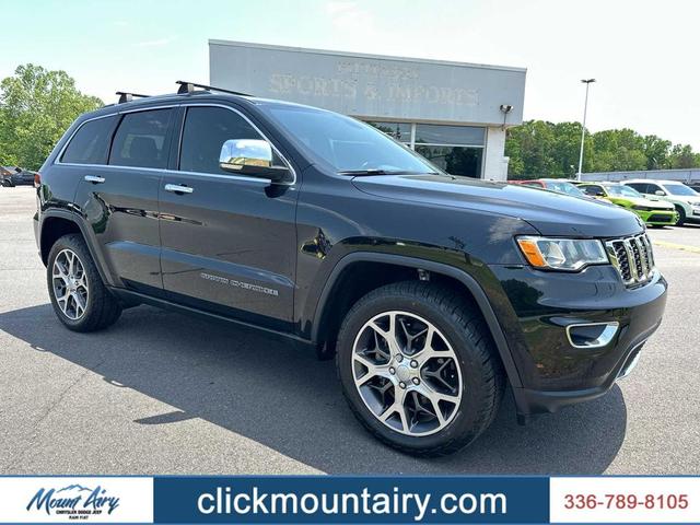 Photo of 2019 Diamond Black Crystal Pearlcoat Jeep Grand Cherokee