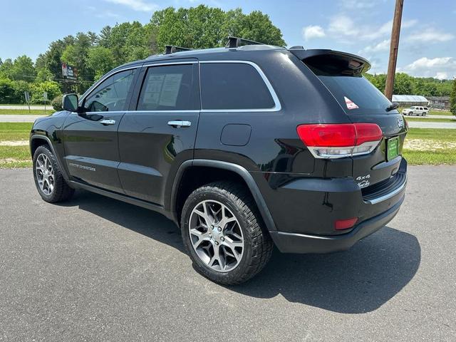 Photo of 2019 Diamond Black Crystal Pearlcoat Jeep Grand Cherokee