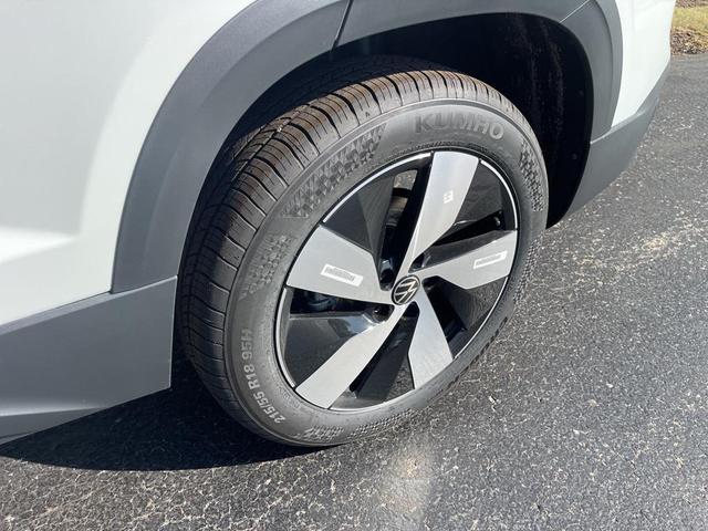 Photo of 2025 Pure White Volkswagen Taos