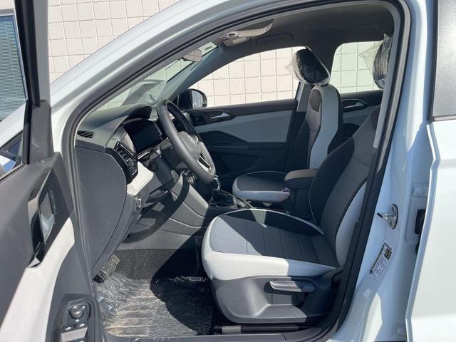 Photo of 2025 Pure White Volkswagen Taos