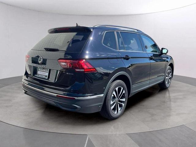 Photo of 2022 Deep Black Pearl Volkswagen Tiguan