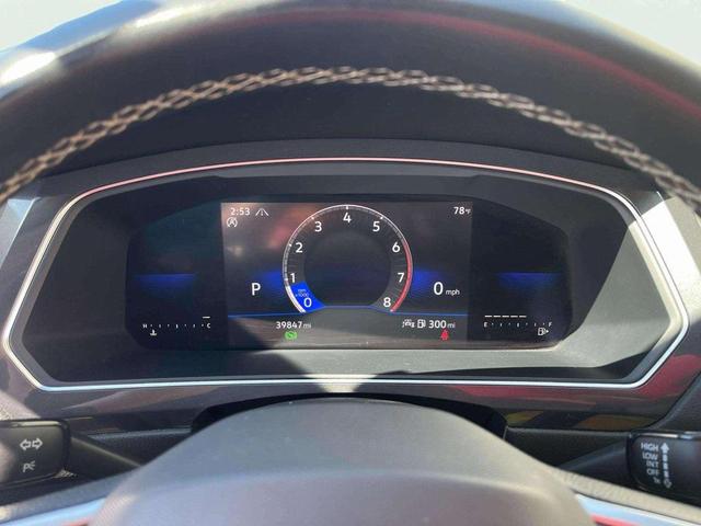 Photo of 2022 Deep Black Pearl Volkswagen Tiguan