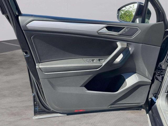 Photo of 2022 Deep Black Pearl Volkswagen Tiguan