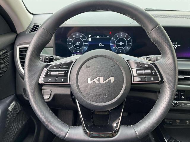 Photo of 2024 Fusion Black Kia Seltos