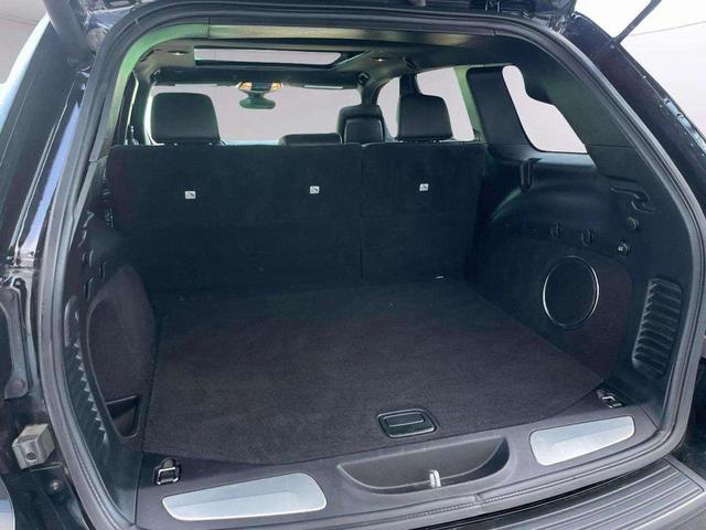 Photo of 2021 Diamond Black Crystal Pearlcoat Jeep Grand Cherokee