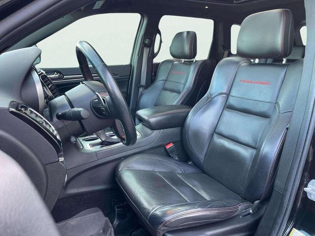 Photo of 2021 Diamond Black Crystal Pearlcoat Jeep Grand Cherokee
