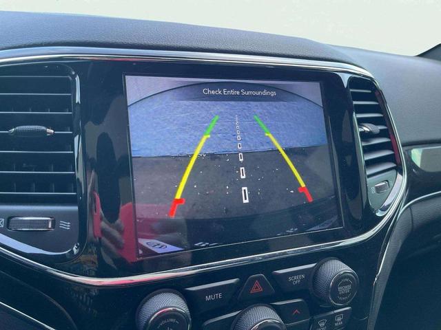 Photo of 2021 Diamond Black Crystal Pearlcoat Jeep Grand Cherokee