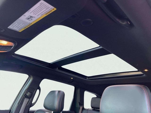 Photo of 2021 Diamond Black Crystal Pearlcoat Jeep Grand Cherokee