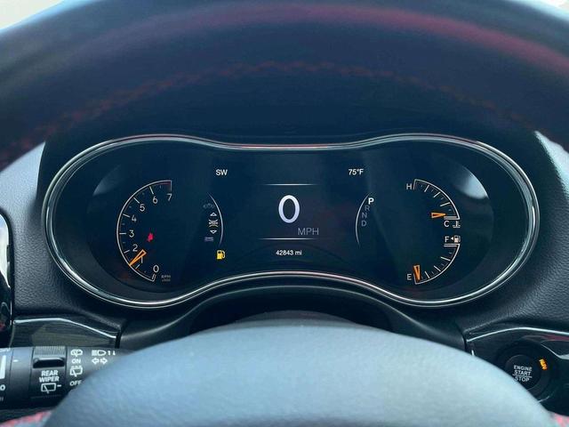 Photo of 2021 Diamond Black Crystal Pearlcoat Jeep Grand Cherokee