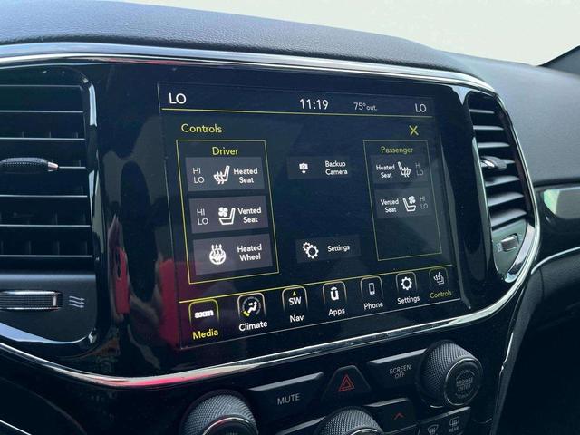 Photo of 2021 Diamond Black Crystal Pearlcoat Jeep Grand Cherokee