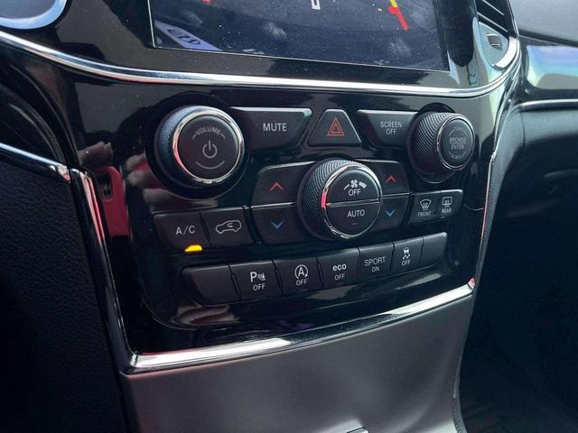 Photo of 2021 Diamond Black Crystal Pearlcoat Jeep Grand Cherokee