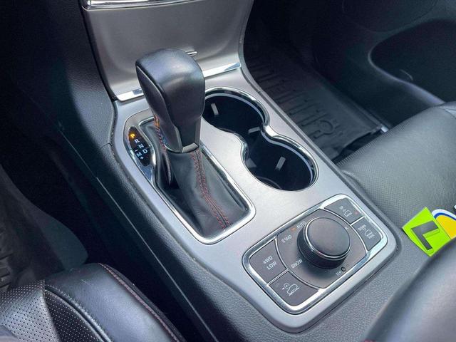 Photo of 2021 Diamond Black Crystal Pearlcoat Jeep Grand Cherokee