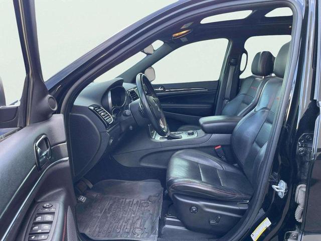 Photo of 2021 Diamond Black Crystal Pearlcoat Jeep Grand Cherokee