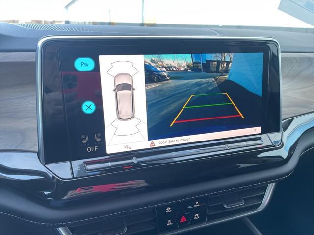 Photo of 2025 Mountain Lake Blue Metallic Volkswagen Atlas
