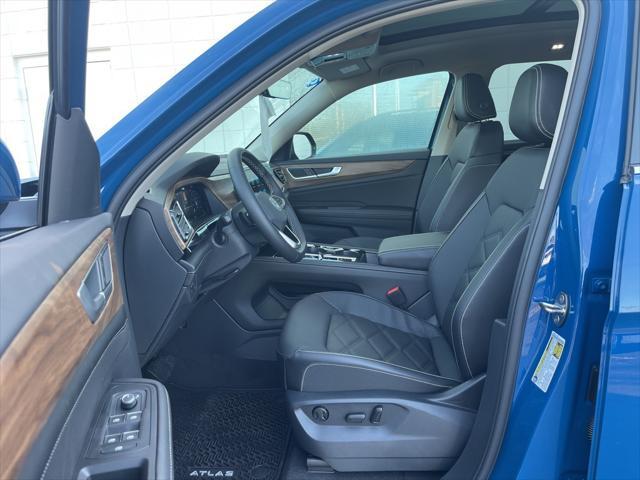 Photo of 2025 Mountain Lake Blue Metallic Volkswagen Atlas