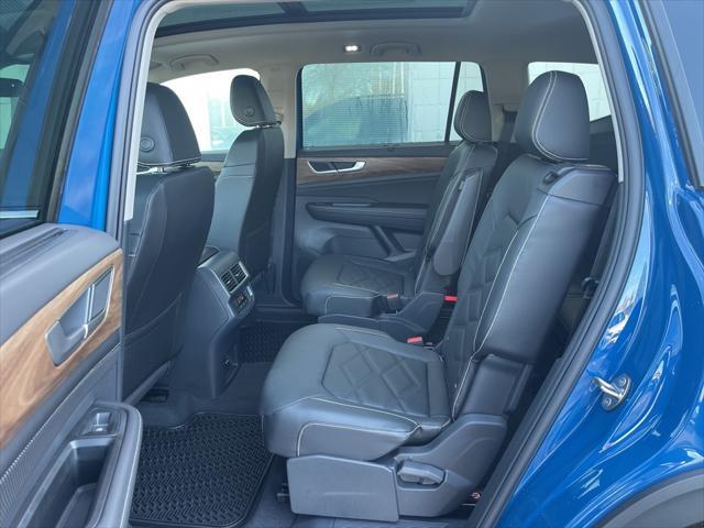 Photo of 2025 Mountain Lake Blue Metallic Volkswagen Atlas