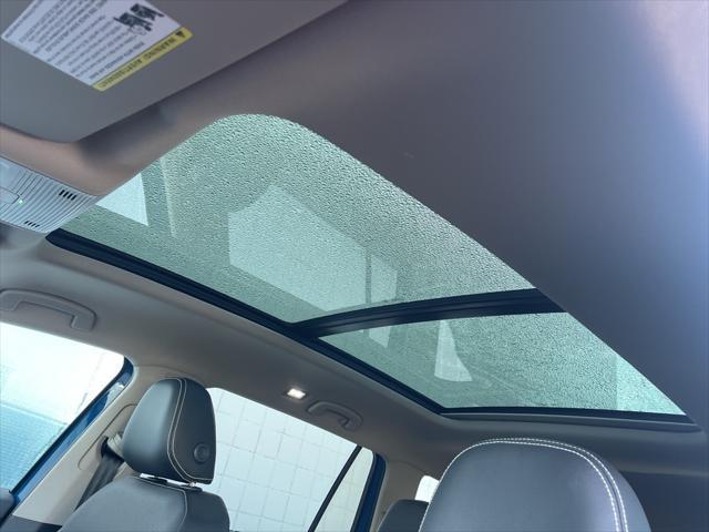 Photo of 2025 Mountain Lake Blue Metallic Volkswagen Atlas