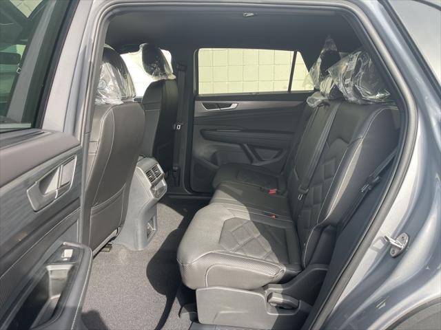 Photo of 2025 Silver Mist Metallic Volkswagen Atlas Cross Sport