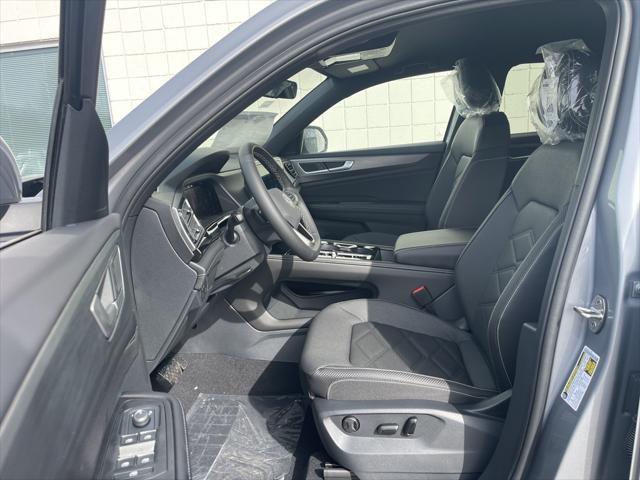 Photo of 2025 Silver Mist Metallic Volkswagen Atlas Cross Sport