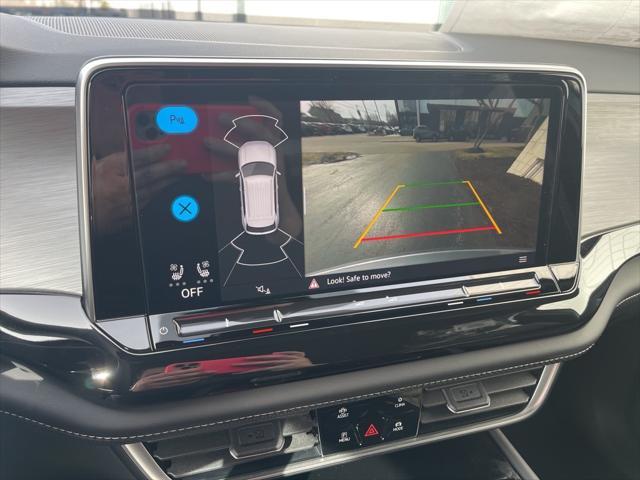 Photo of 2025 Silver Mist Metallic Volkswagen Atlas Cross Sport