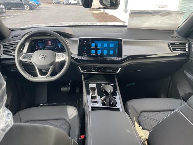 Photo of 2025 Silver Mist Metallic Volkswagen Atlas Cross Sport