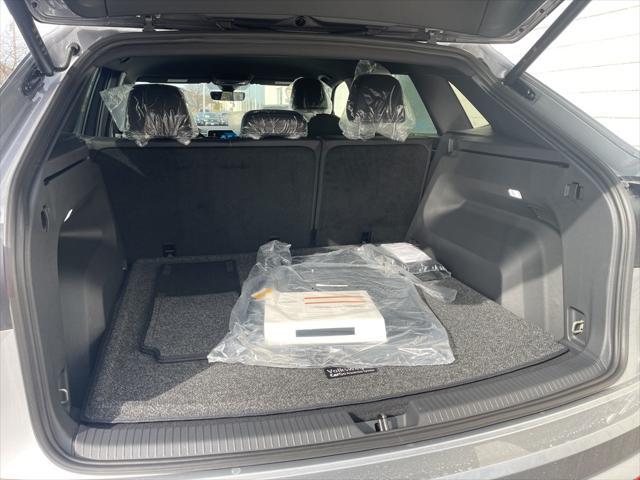 Photo of 2025 Silver Mist Metallic Volkswagen Atlas Cross Sport