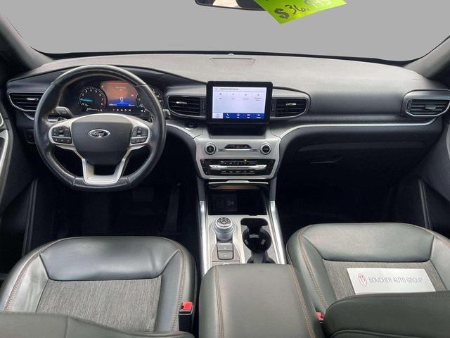 Photo of 2022 Carbonized Gray Metallic Ford Explorer