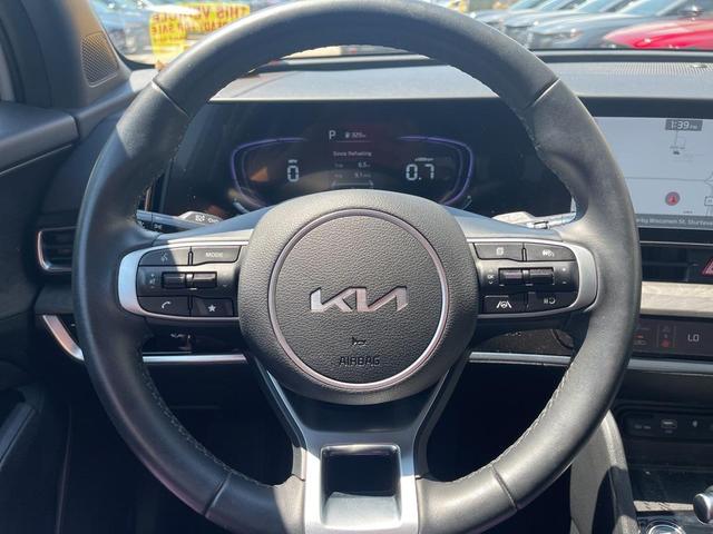 Photo of 2023 Wolf Gray Kia Sportage