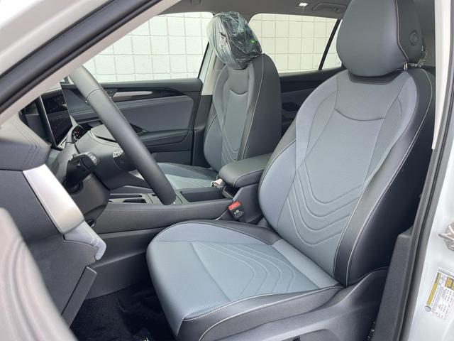 Photo of 2025 White Volkswagen Tiguan