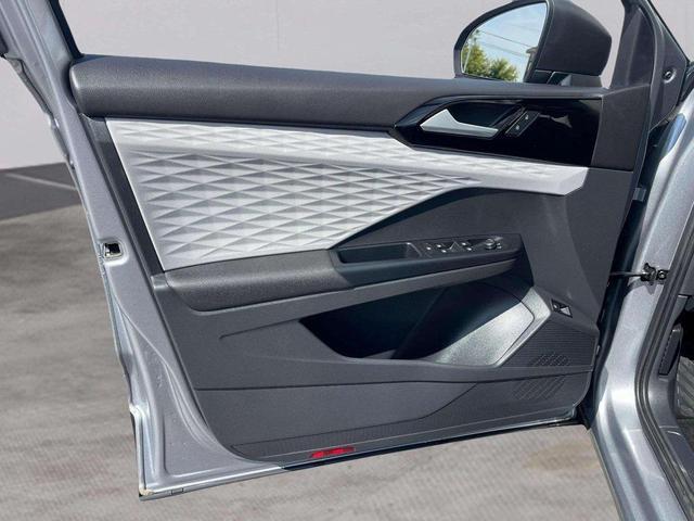 Photo of 2023 Pyrite Silver Metallic Volkswagen Taos