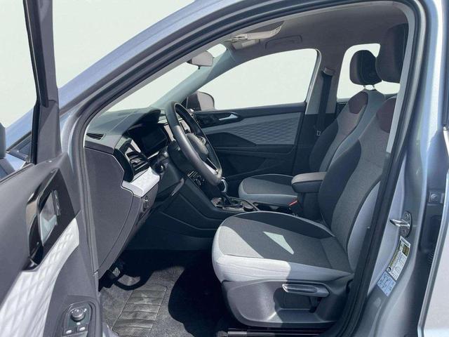 Photo of 2022 Pyrite Silver Metallic Volkswagen Taos