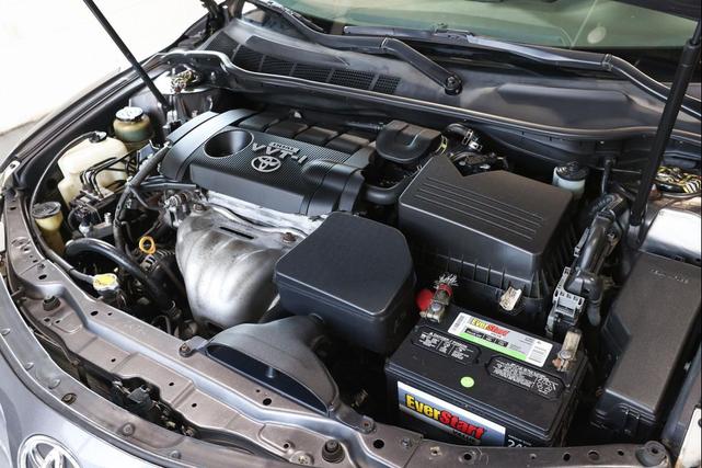 Photo of 2010 Magnetic Gray Metallic Toyota Camry