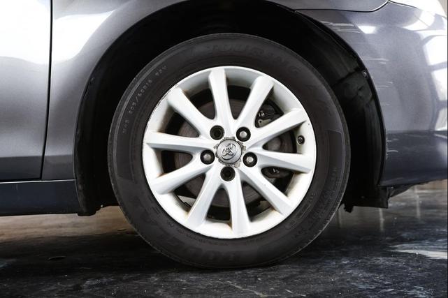 Photo of 2010 Magnetic Gray Metallic Toyota Camry