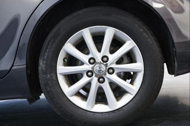 Photo of 2010 Magnetic Gray Metallic Toyota Camry