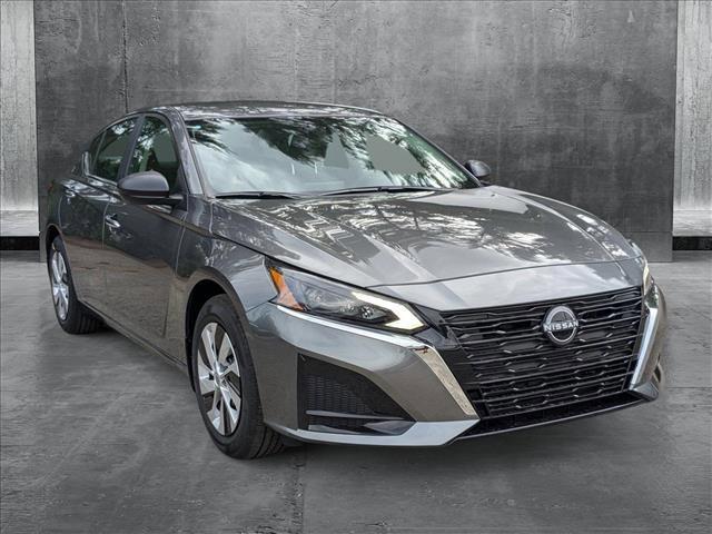 Photo of 2025 Gun Metallic Nissan Altima