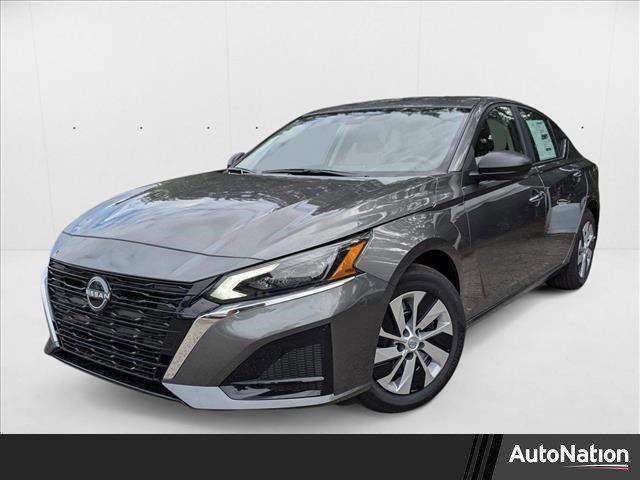 Photo of 2025 Gun Metallic Nissan Altima