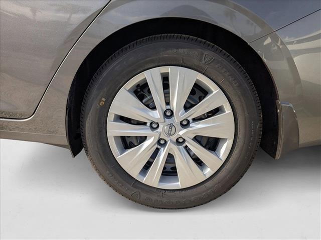 Photo of 2025 Gun Metallic Nissan Sentra