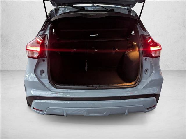 Photo of 2024 Boulder Gray Pearl Nissan Kicks