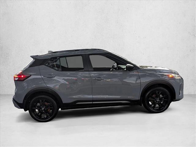 Photo of 2024 Boulder Gray Pearl Nissan Kicks