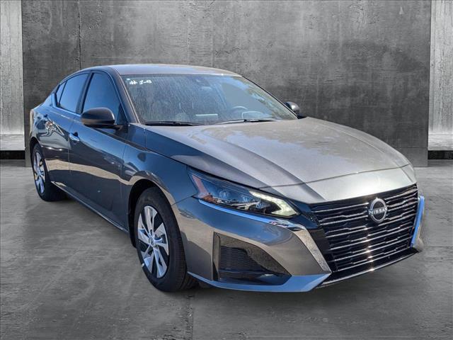 Photo of 2025 Gun Metallic Nissan Altima
