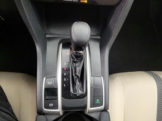 Photo of 2017 White Honda Civic