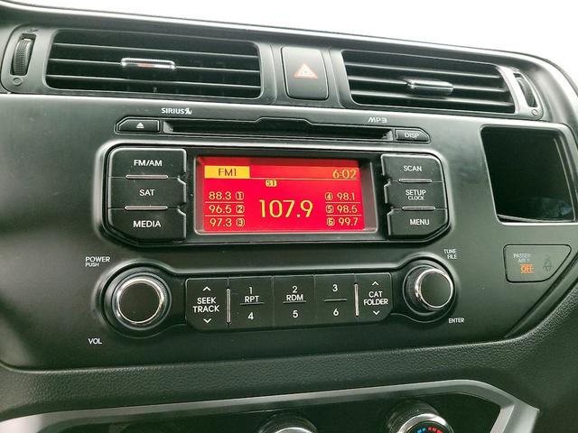 Photo of 2014 White Kia Rio